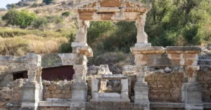 Aydın’da Afrodisias’a Nasıl Gidilir? Karacasu Üzerinden Ulaşım ve Gezi Planı