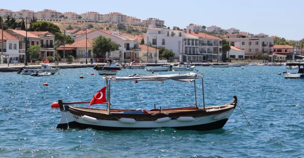 Ayvalık’ta Nerede Kalınır: Cunda mı Ayvalık Merkez mi?