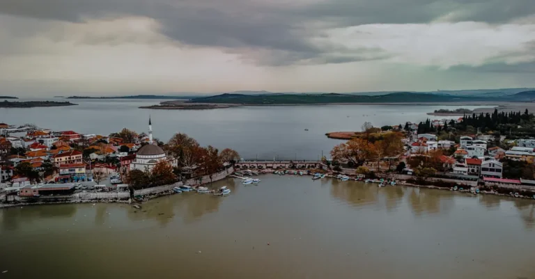 Bursa’dan İznik’e Günübirlik Gezi Nasıl Planlanır? Tarihî Merkez, Göl ve Müze Rotası