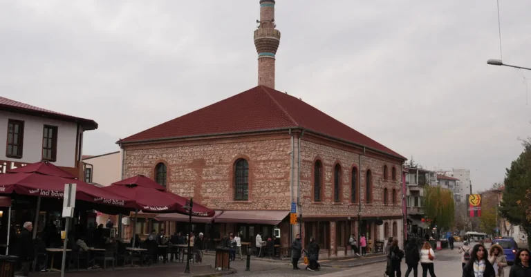 Bursa’dan İznik’e Günübirlik Gidilir mi? Ulaşım, Gezi Süresi ve Tarihî Merkez Rota Planı