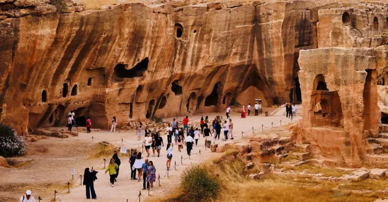 Mardin’de Dara Antik Kenti ve Midyat Aynı Günde Gezilir mi? Süre ve Rota Planı