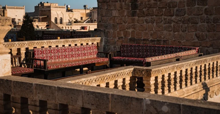 Mardin’de Nerede Kalınır? Eski Mardin, Artuklu ve Midyat Arasında Konaklama Seçimi