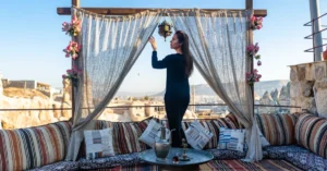Nevşehir’de Göreme mi Uçhisar mı? Kapadokya Gezisi İçin Hangi Bölgede Kalınır?