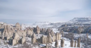 Nevşehir’de Kışın Kapadokya Gezilir mi? Vadi Yürüyüşleri ve Yeraltı Şehirleri İçin Gezi Planı