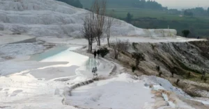 Pamukkale Travertenleri Kışın Gezilir mi? Soğuk Hava ve Ziyaret Planı