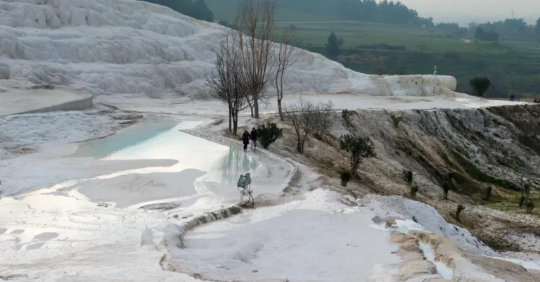 Pamukkale Travertenleri Kışın Gezilir mi? Soğuk Hava ve Ziyaret Planı