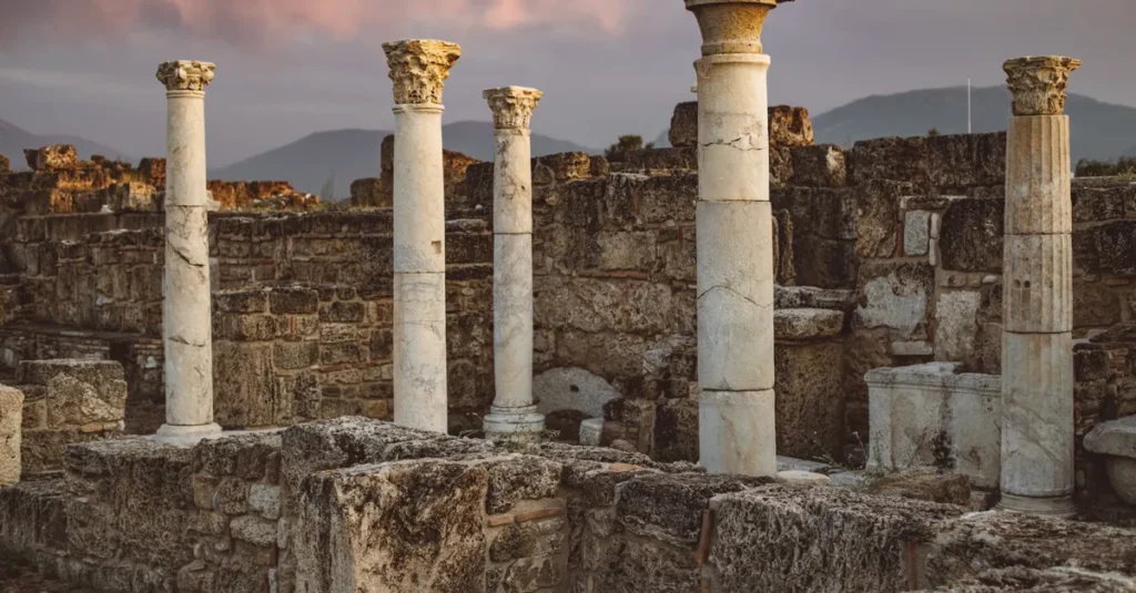 Pamukkale Travertenleri ve Hierapolis Aynı Gün Gezilir mi? Süre ve Rota Rehberi