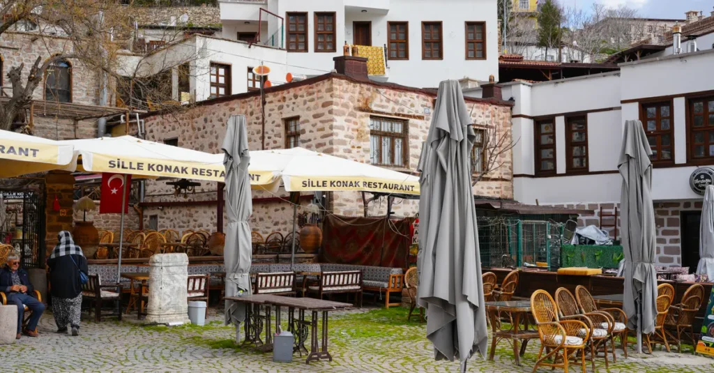 Sille’de Ne Yapılır? Tarihî Yapılar ve Sokaklar İçin Yürüyüş Rotası