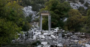 Termessos Antik Kenti Çocuklarla Gezilir mi? Yürüyüş Zorluğu, Yaş Uygunluğu ve Aile Rota Planı