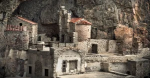Trabzon’da Sümela Manastırı ve Atatürk Köşkü Aynı Günde Gezilir mi? Rota ve Zaman Planı