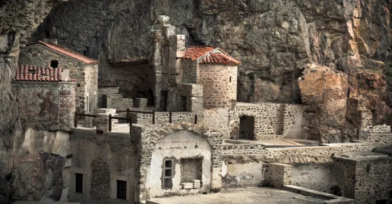 Trabzon’dan Sümela Manastırı’na Nasıl Gidilir? Maçka Rotasında Ulaşım ve Zaman Planı