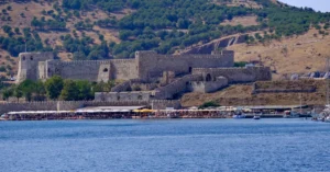 Bozcaada’ya Günübirlik Gidilir mi? Feribot, Ada İçi Ulaşım ve Zaman Planı