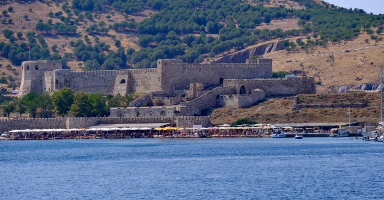 Bozcaada’ya Günübirlik Gidilir mi? Feribot, Ada İçi Ulaşım ve Zaman Planı