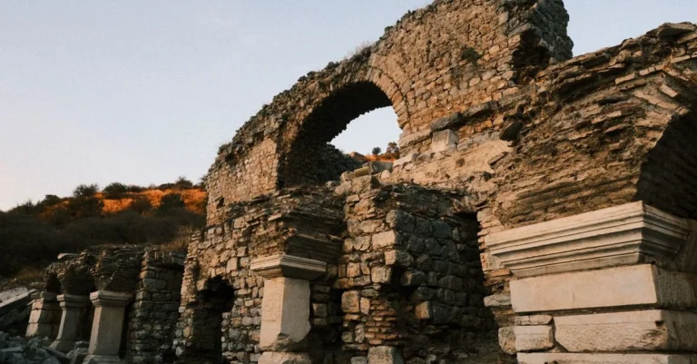 Şar Antik Kenti’ne Nasıl Gidilir? Tufanbeyli’den Ulaşım, Otopark ve Gezi Sırası
