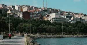 Fındıklı’da Arabasız Gezilecek Yerler: Merkez, Sahil ve Dere Rotaları