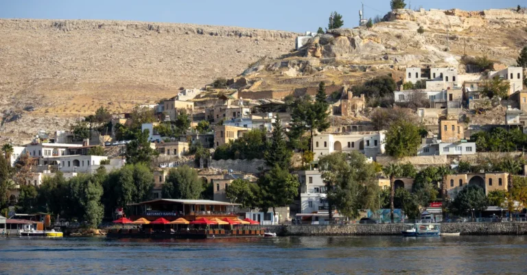 Halfeti’de Tekne Turu Dışında Ne Yapılır? Eski Halfeti İçin Yürüyüş ve Seyir Planı