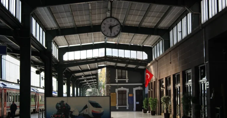 Trenle Ulaşılabilen Küçük İlçeler: İstasyondan Başlayan Hafta Sonu Gezileri